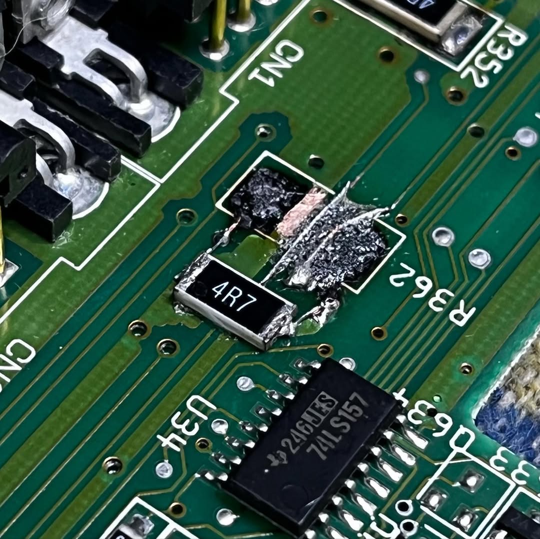 Test finale della riparazione della resistenza R362, con nuove saldature e isolamento termico